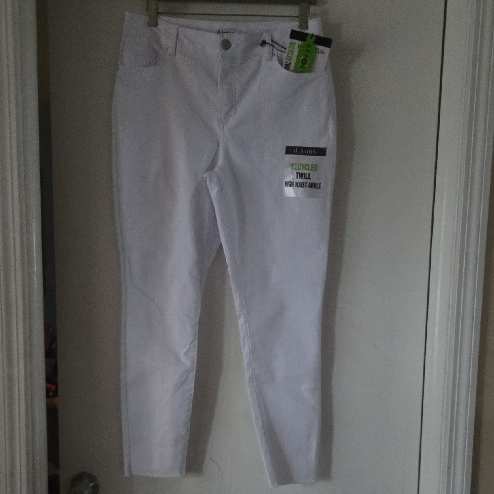 d. jeans Women's Cropped White Jeans